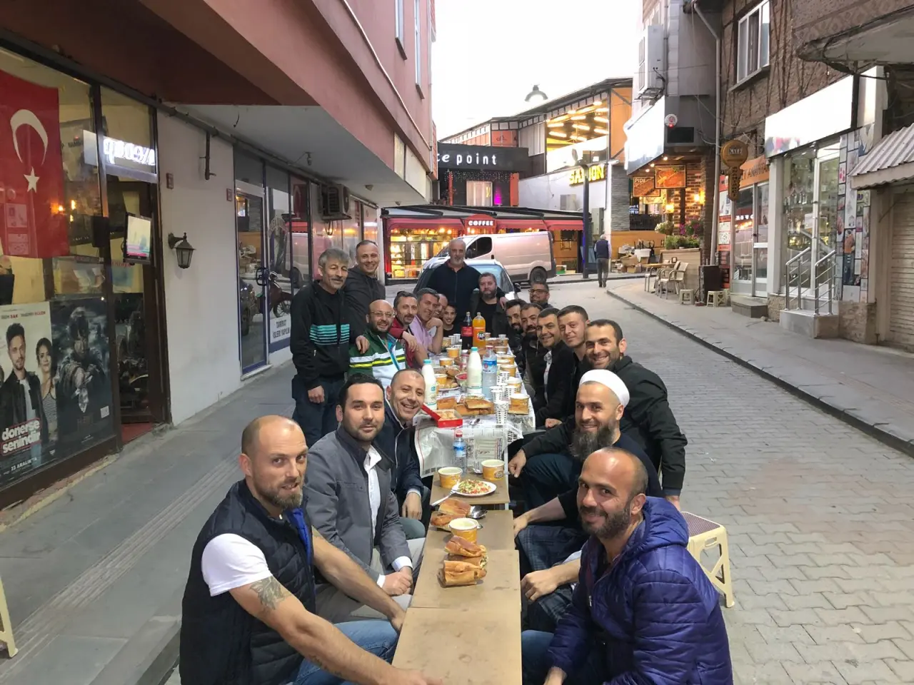 Haber: Abili Kardeşli Hep Birlikte Oruç Açtılar - Öne Çıkan