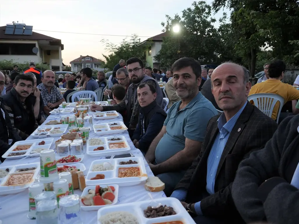 Haber: Geleneksel Çiftlik Mahallesi İftarı Yapıldı - Galeri-2