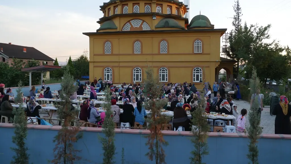Haber: Geleneksel Çiftlik Mahallesi İftarı Yapıldı - Galeri-6