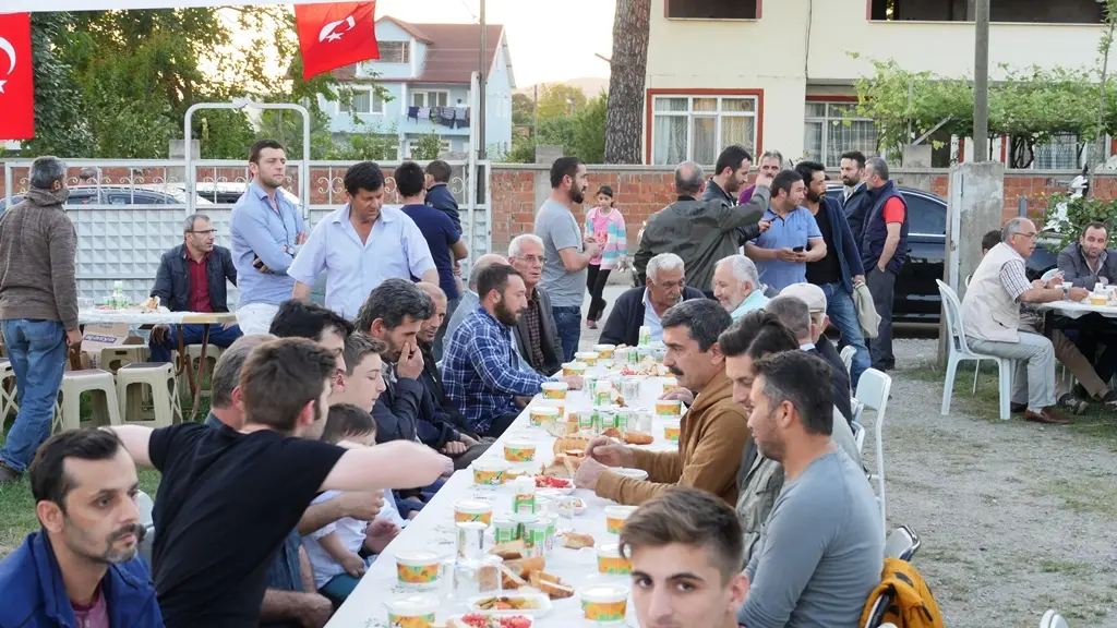 Haber: Geleneksel Çiftlik Mahallesi İftarı Yapıldı - Galeri-4