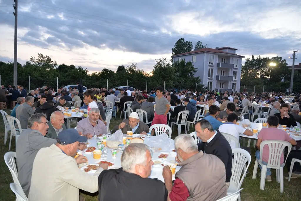 Haber: Rasimpaşa ve Yayalar Geleneksel İftarı Yapıldı - Öne Çıkan