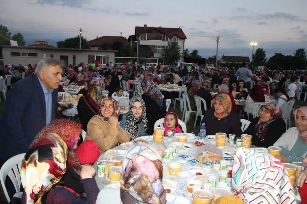 Haber: Rasimpaşa ve Yayalar Geleneksel İftarı Yapıldı - Galeri-6