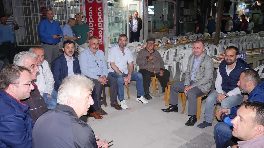 Haber: Ak Parti İlçe Teşkilatı Esnafla Sahurda Buluştu - Galeri-4