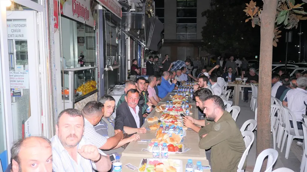 Haber: Ak Parti İlçe Teşkilatı Esnafla Sahurda Buluştu - Galeri-1