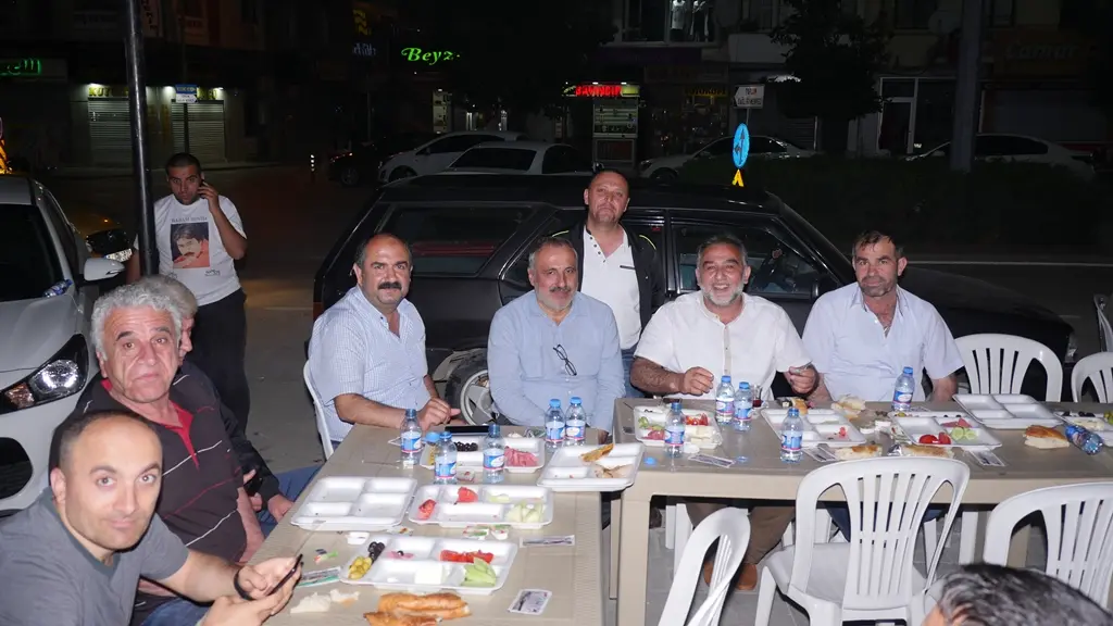 Haber: Ak Parti İlçe Teşkilatı Esnafla Sahurda Buluştu - Galeri-3