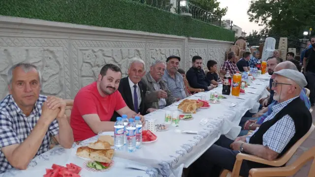 Albayrakoğlu ailesi iftar verdi