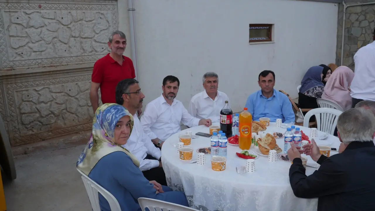 Haber: Albayrakoğlu ailesi iftar verdi - Galeri-1