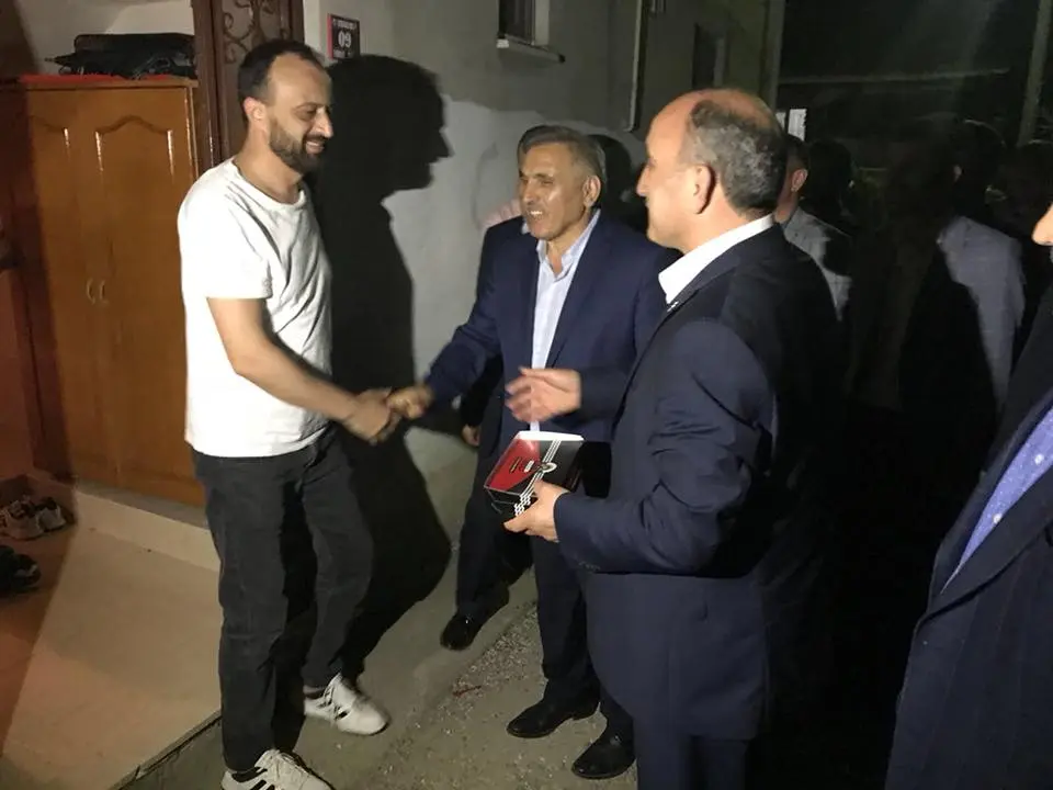 Haber: AK Parti İl Başkanı Kılıç Sahurda Börek Dağıttı - Galeri-1