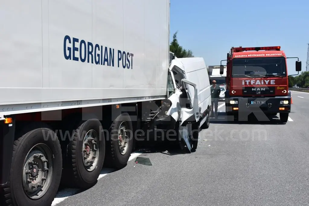 Haber: Otobanda Kaza Baba Oğul Yaralandı    - Öne Çıkan