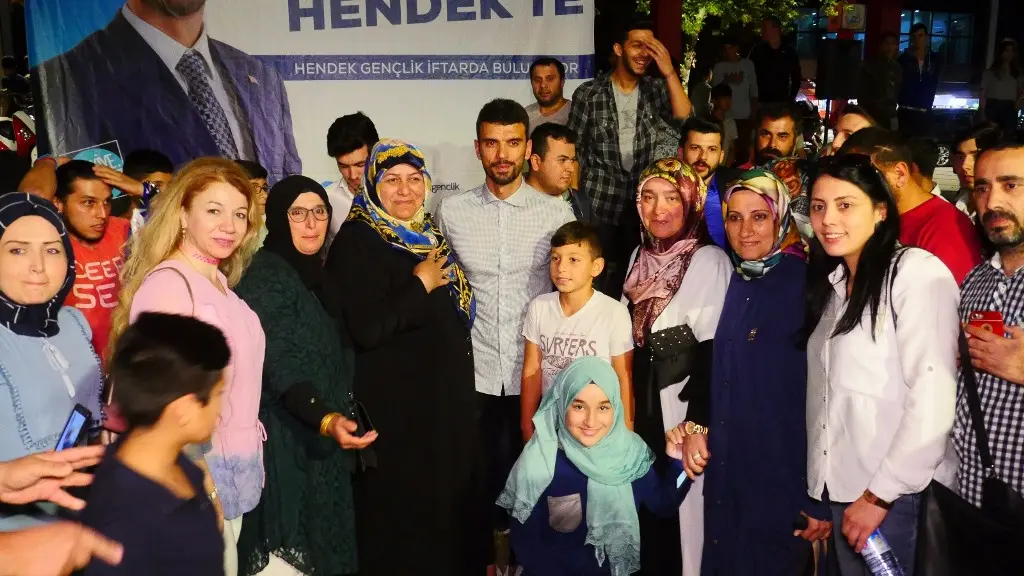 Haber: Milletvekili Adayı Sofuoğlu Hendek’te Gençlerle Buluştu - Galeri-2