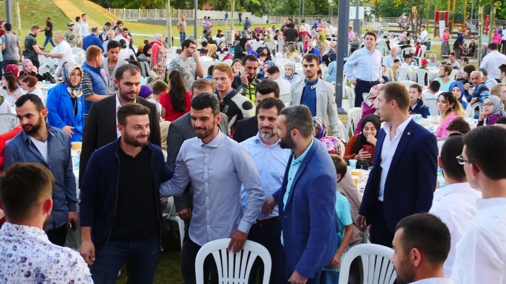 Haber: Milletvekili Adayı Sofuoğlu Hendek’te Gençlerle Buluştu - Galeri-6