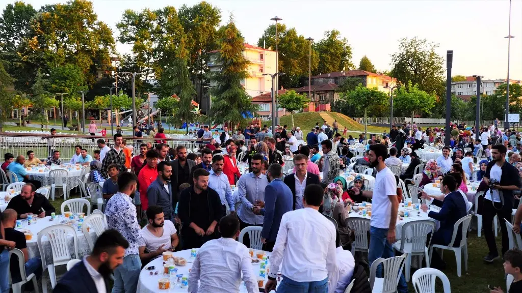 Haber: Milletvekili Adayı Sofuoğlu Hendek’te Gençlerle Buluştu - Galeri-7