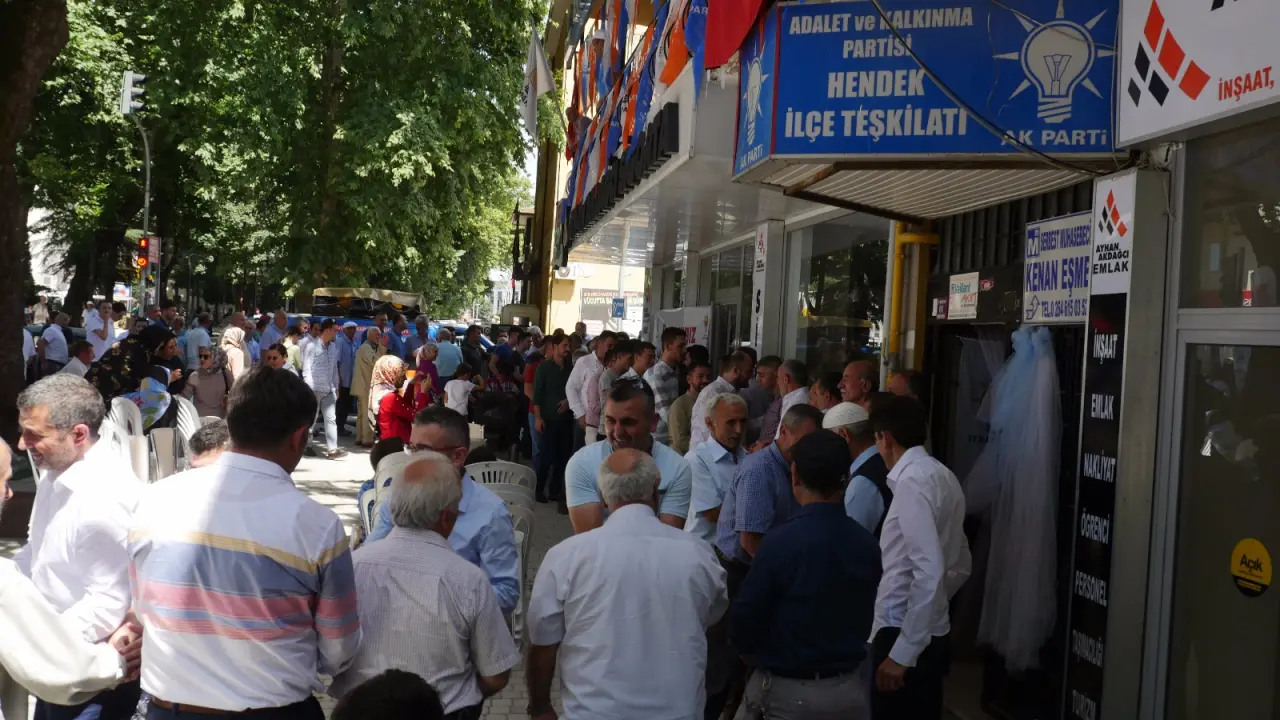 Haber: Ak Parti Hendek Bayramlaştı - Galeri-2