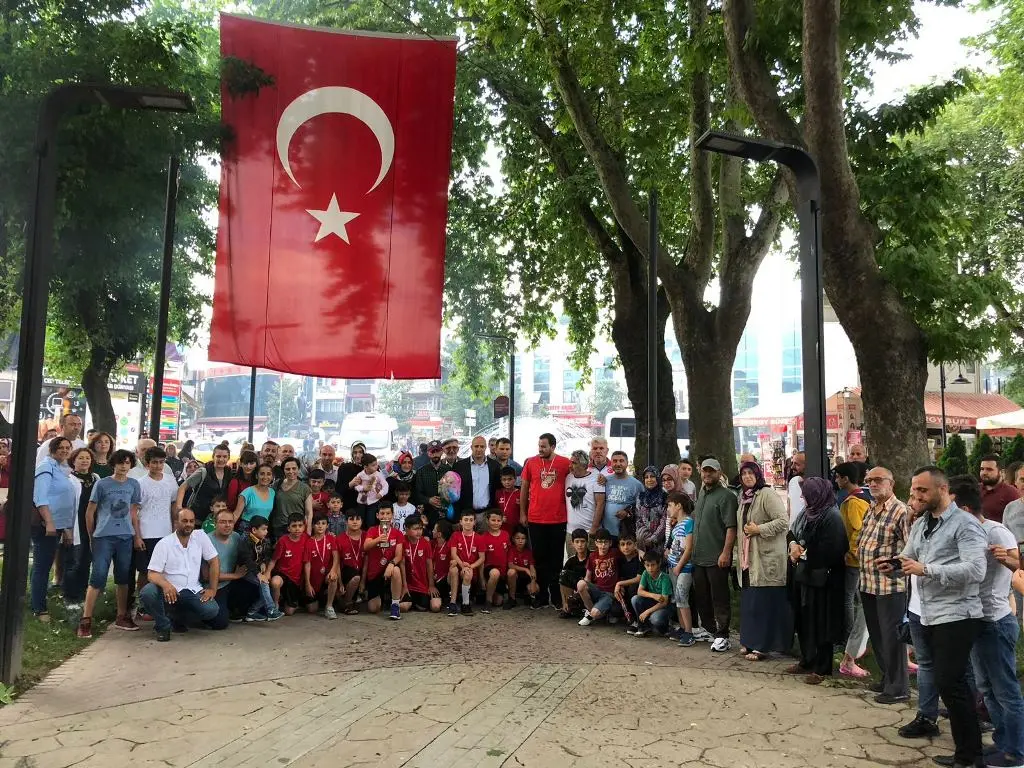 Haber: Türkiye İkincisi Minik Hentbol Takımı Coşkuyla Karşılandı - Öne Çıkan