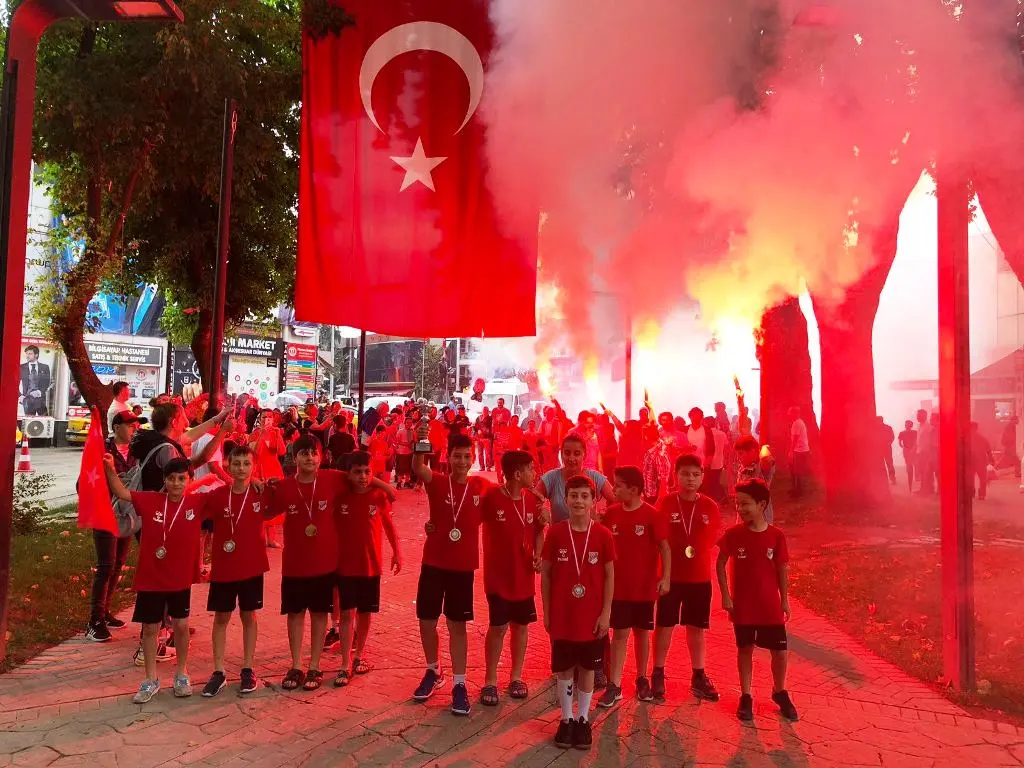 Haber: Türkiye İkincisi Minik Hentbol Takımı Coşkuyla Karşılandı - Galeri-1