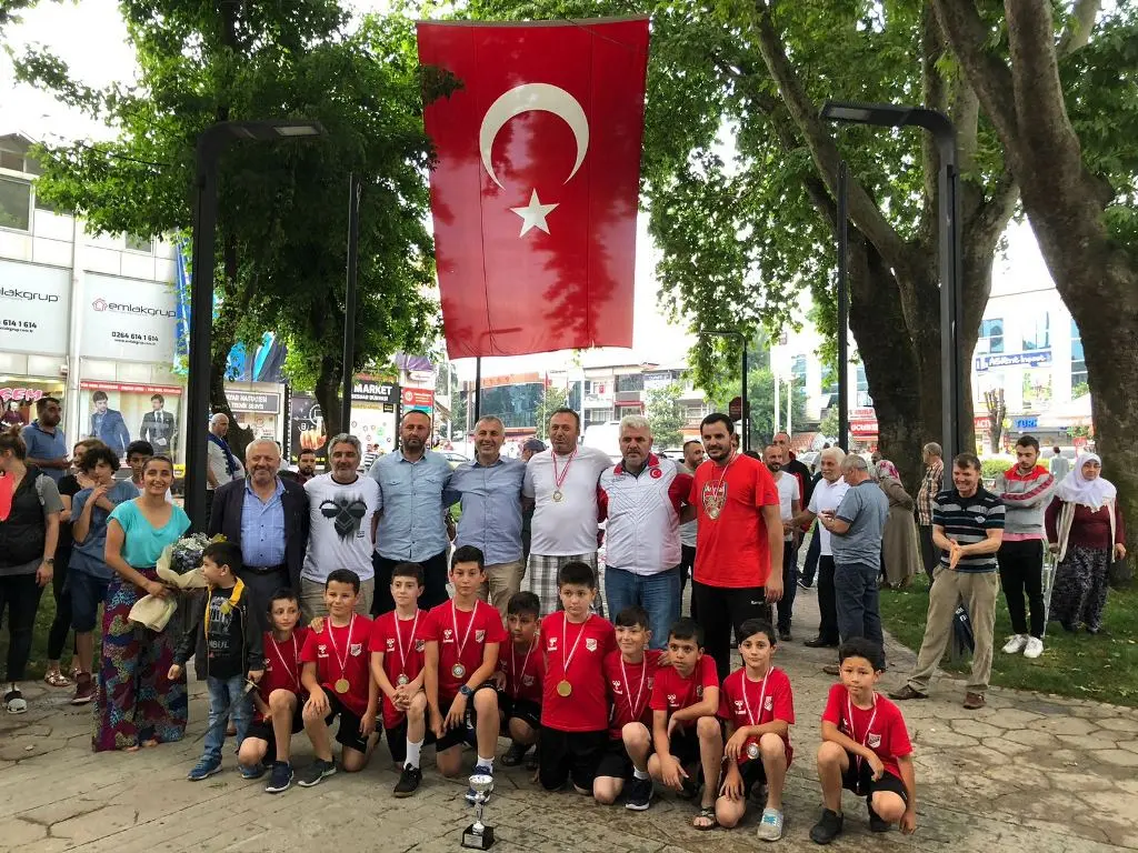 Haber: Türkiye İkincisi Minik Hentbol Takımı Coşkuyla Karşılandı - Galeri-3