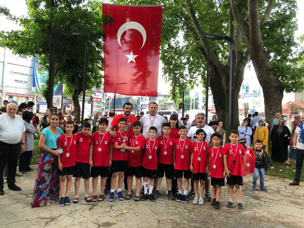 Haber: Türkiye İkincisi Minik Hentbol Takımı Coşkuyla Karşılandı - Galeri-5