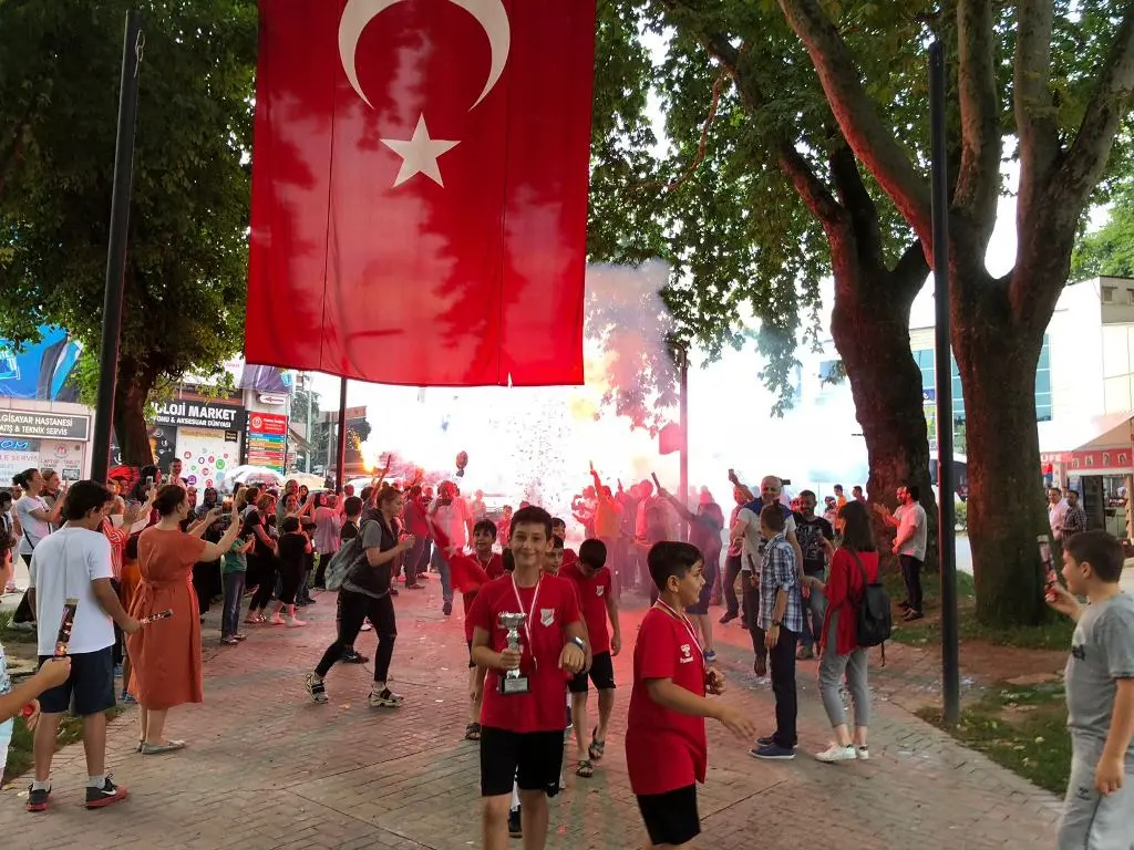 Haber: Türkiye İkincisi Minik Hentbol Takımı Coşkuyla Karşılandı - Galeri-8