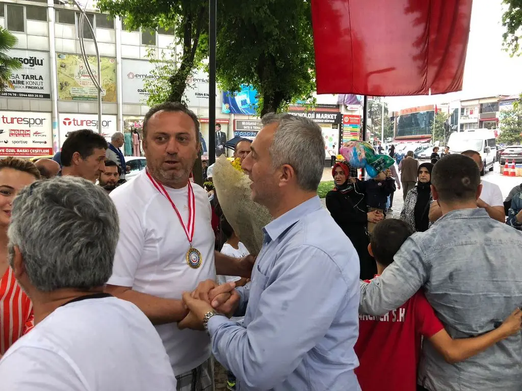 Haber: Türkiye İkincisi Minik Hentbol Takımı Coşkuyla Karşılandı - Galeri-9