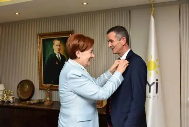 Dikbayır TBMM'ye Kaydını Yaptırdı, Rozetini Akşener Taktı