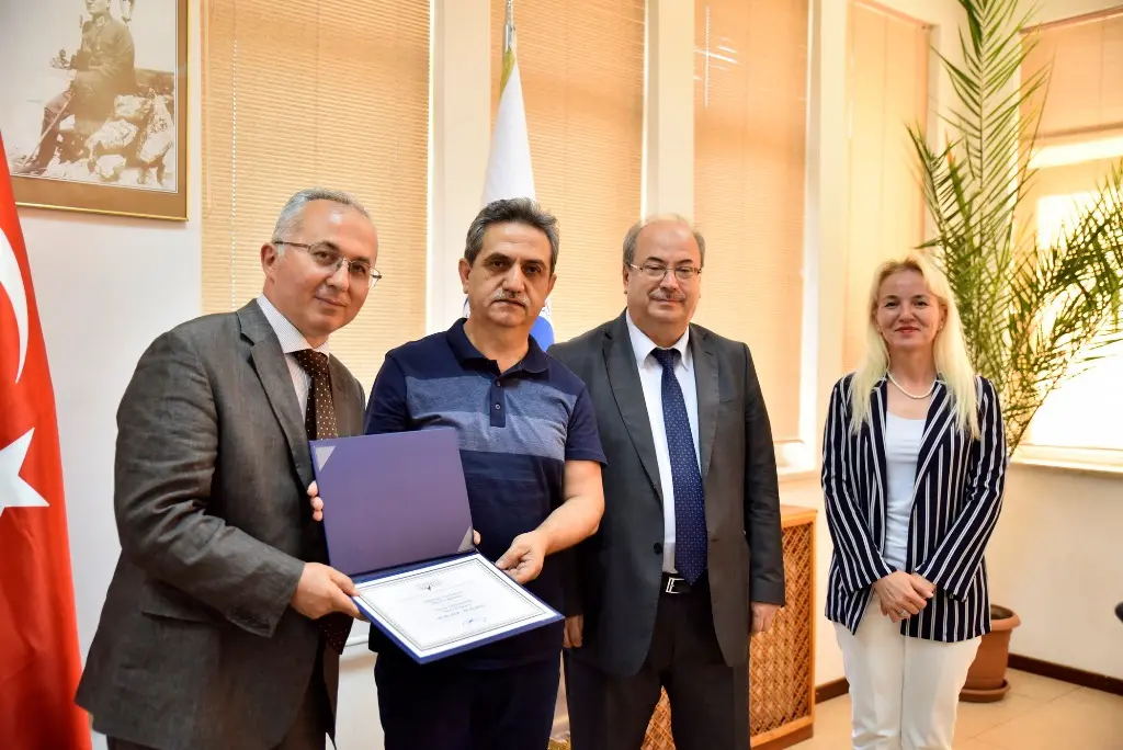 Haber: Eğitim Fakültesi Akreditasyon Belgelerini Aldı - Galeri-3