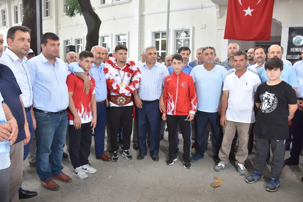 Haber: Dünya Şampiyonuna Coşkulu Karşılama - Galeri-1