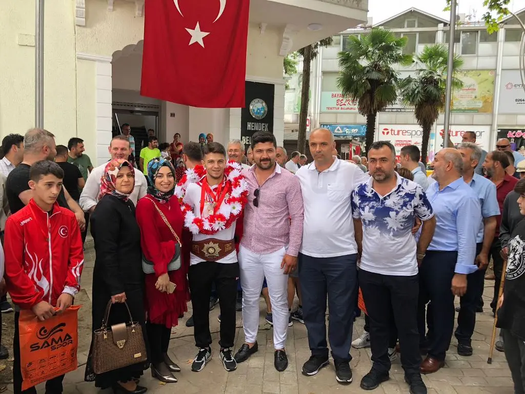 Haber: Dünya Şampiyonuna Coşkulu Karşılama - Galeri-11