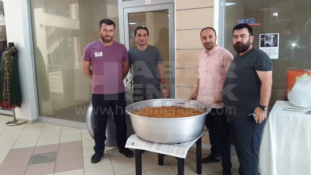 Haber: Esnaflardan Şehit ve Gaziler İçin Helva - Galeri-2