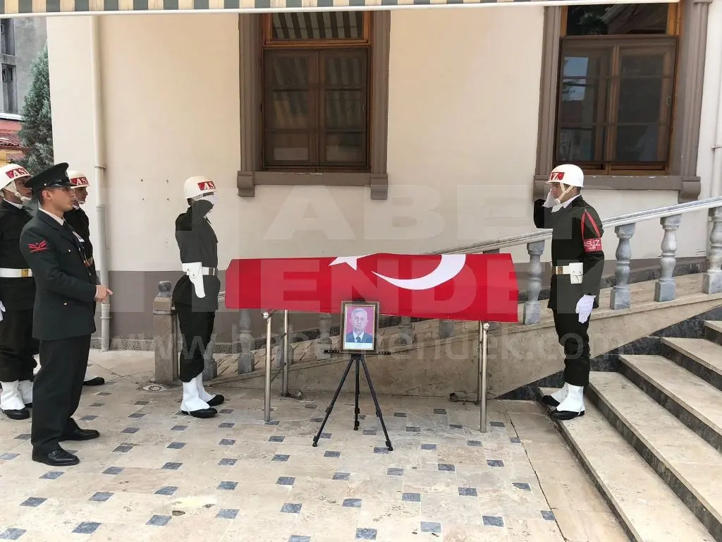 Haber: Emekli Yarbay Askeri Törenle Son Yolculuğuna Uğurlandı - Galeri-7