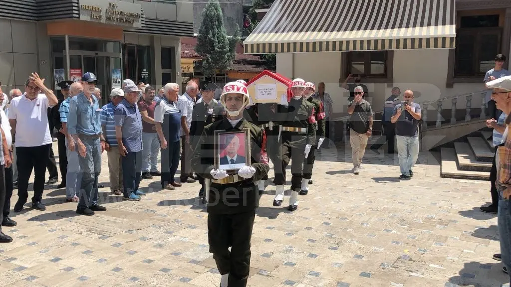 Haber: Emekli Yarbay Askeri Törenle Son Yolculuğuna Uğurlandı - Galeri-3