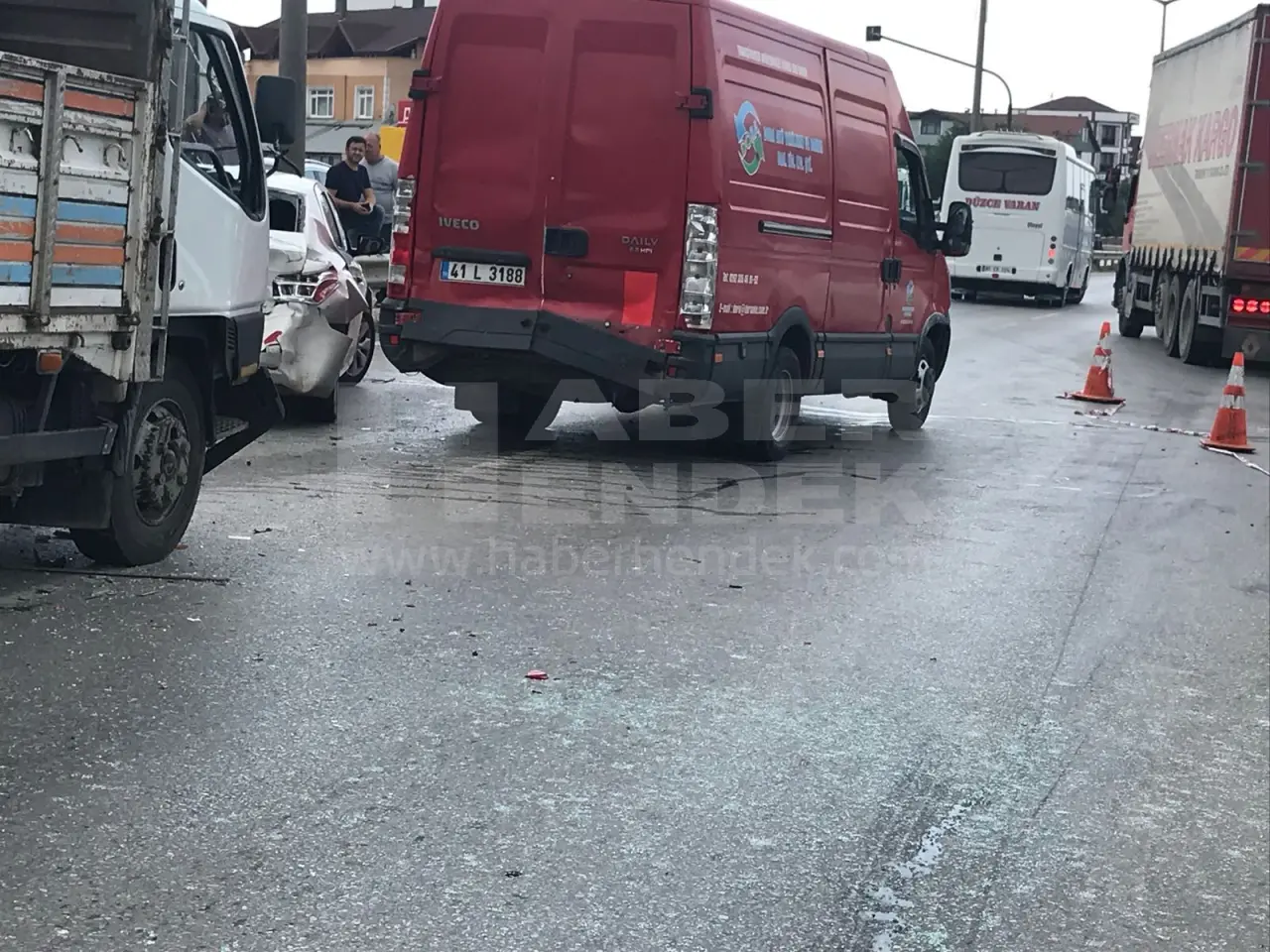 Haber: 50 metre arayla iki ayrı kaza - Öne Çıkan