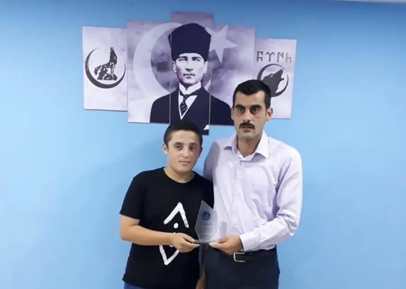 Haber: Şampiyon Ülkücü Gence Sofuoğlu’ndan Plaket - Öne Çıkan