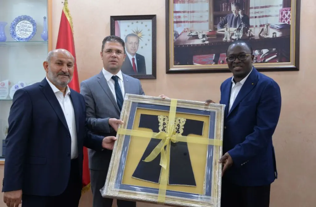 Haber: FİLDİŞİ SPOR BAKANI HENDEK’TEYDİ - Galeri-1