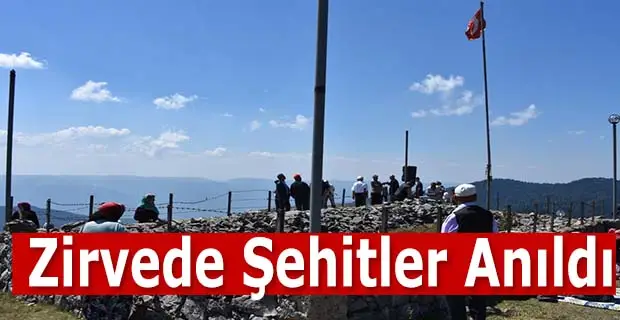 Zirvede Şehitler Anıldı