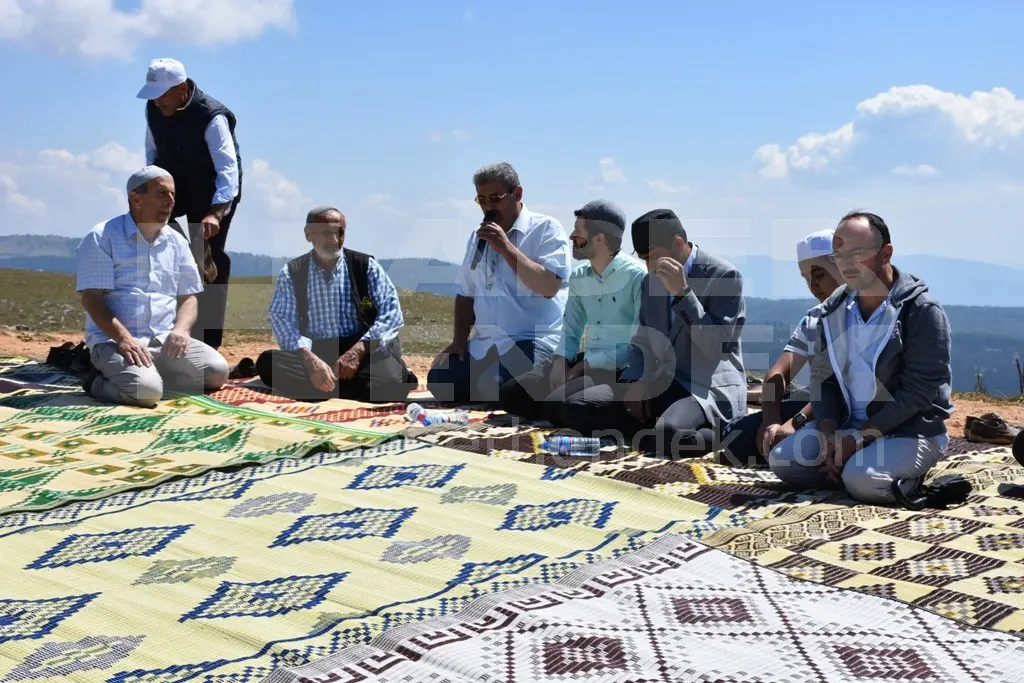 Haber: Zirvede Şehitler Anıldı - Galeri-1