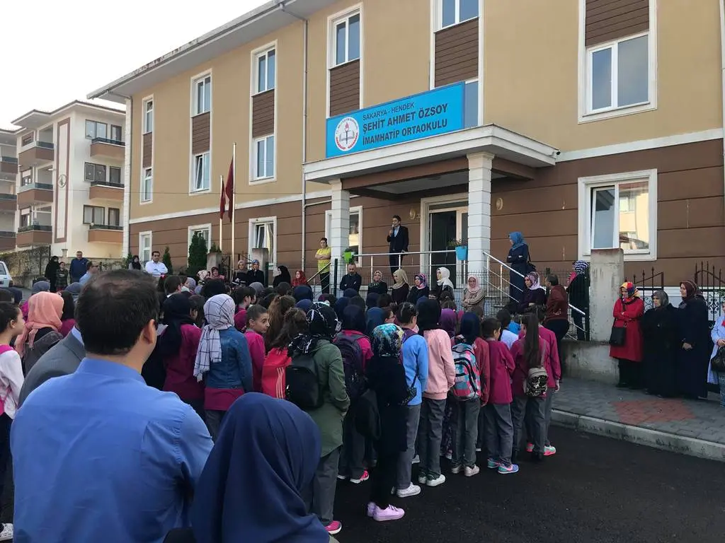 Haber: Yolu Kapatıp İstiklal Marşı Okudular - Galeri-2