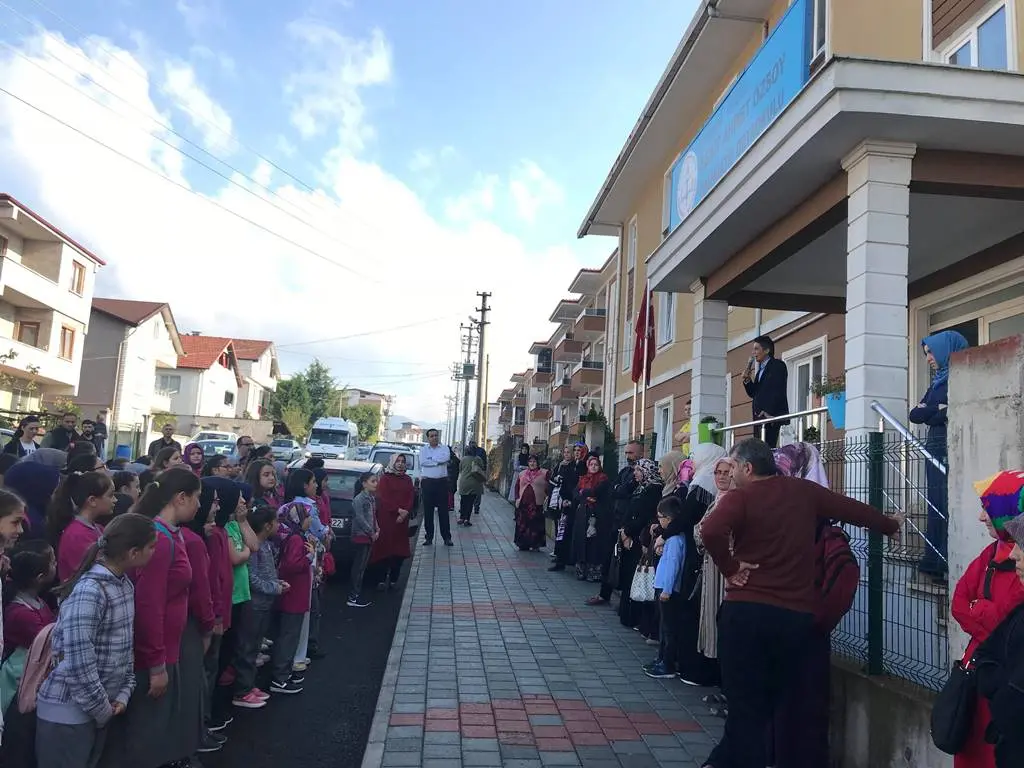 Haber: Yolu Kapatıp İstiklal Marşı Okudular - Galeri-3