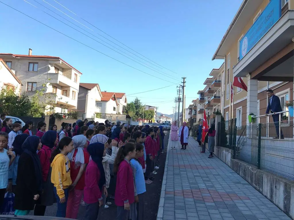 Haber: Ş. Ahmet Özsoy Öğrencilerinin Sorunu Halen Çözülmedi - Galeri-2
