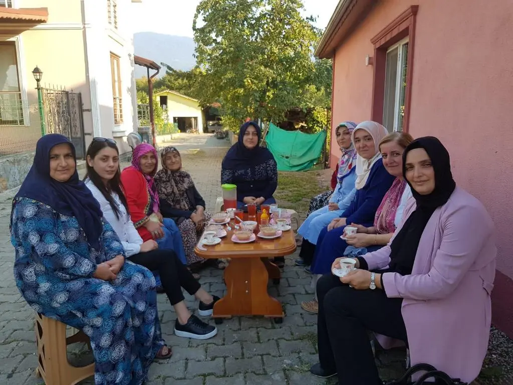 Haber: Ak Parti Kadın Kolları Çalışmalara Devam Ediyor - Öne Çıkan
