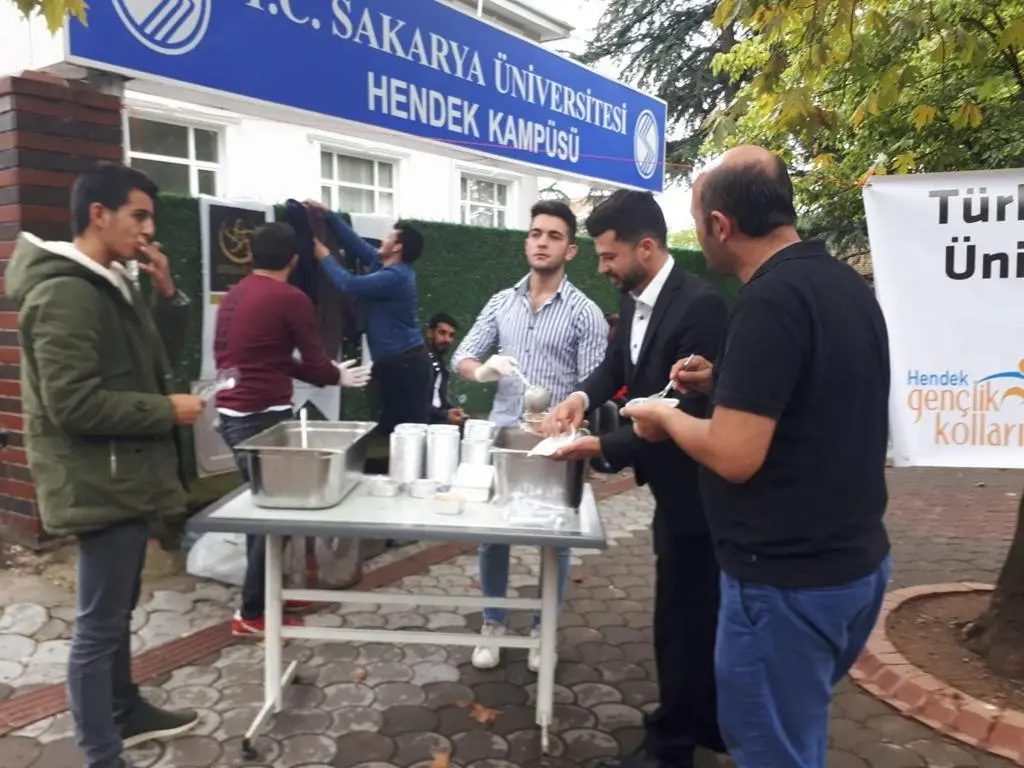 Haber: Hendek Belediyesi Aşure Dağıttı - Galeri-1