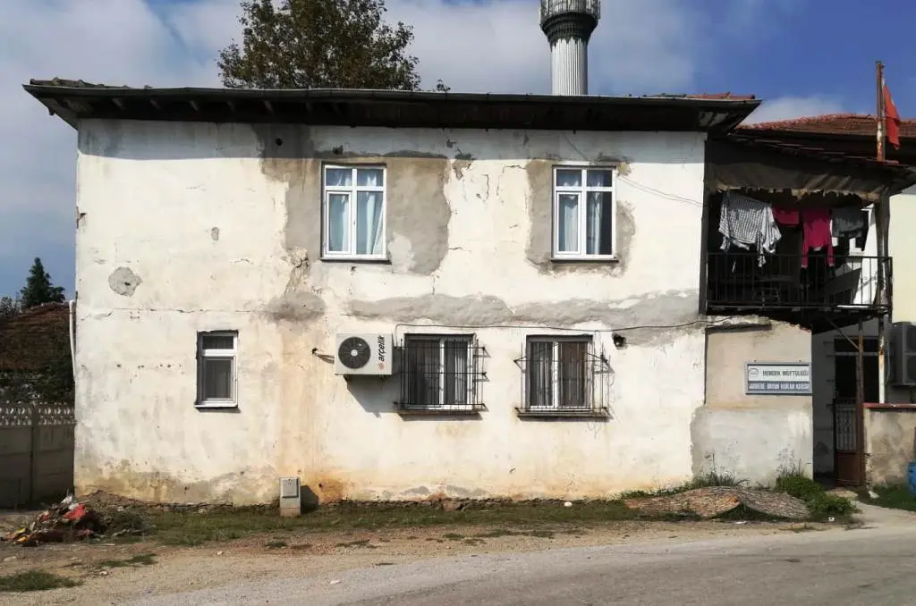 Haber: TARİHİ BİNA DÖKÜLÜYOR - Galeri-1