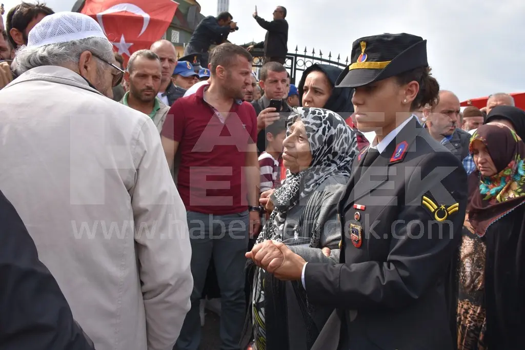 Haber: Hendek Şehidini Tekbirlerle Uğurladı - Galeri-5