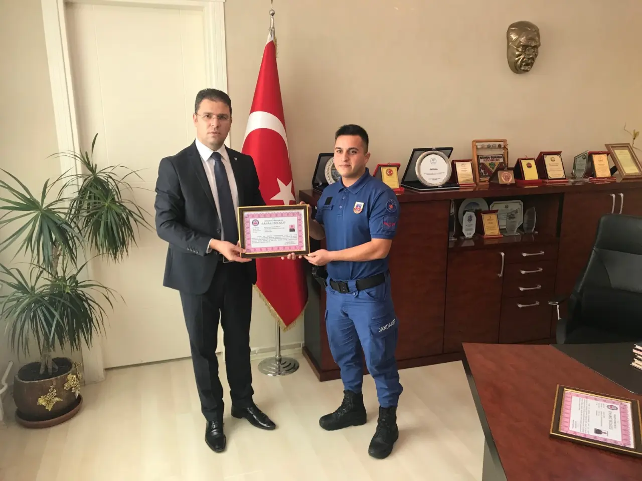 Haber: Hendek Jandarması Onurlandırıldı - Galeri-6