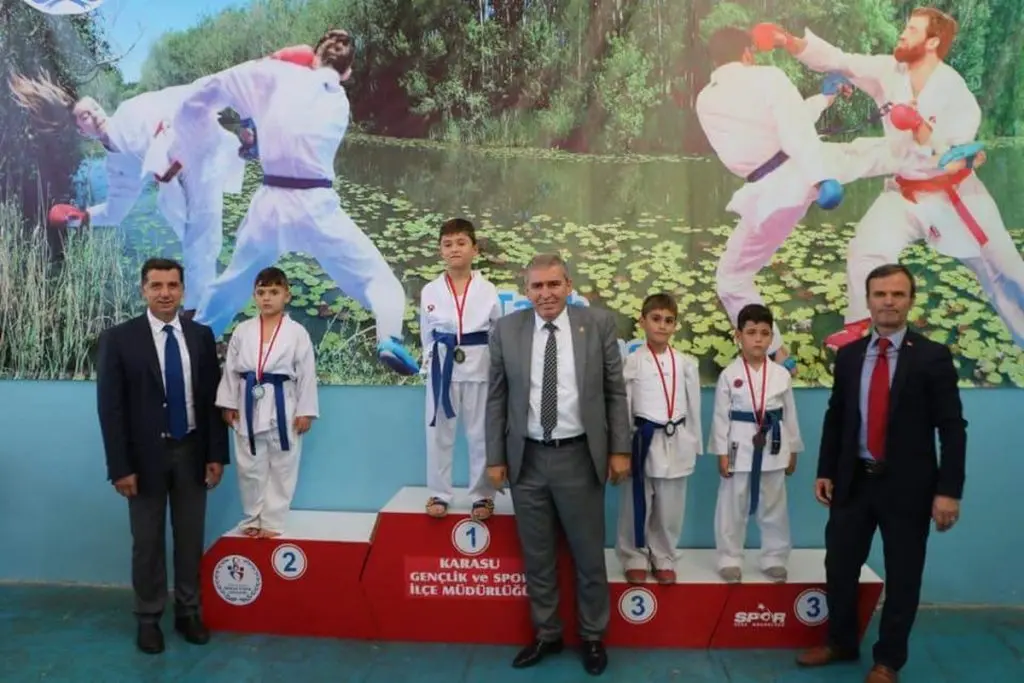 Haber: Hendekli karateciler Karasu’ya damgasını vurdu - Öne Çıkan