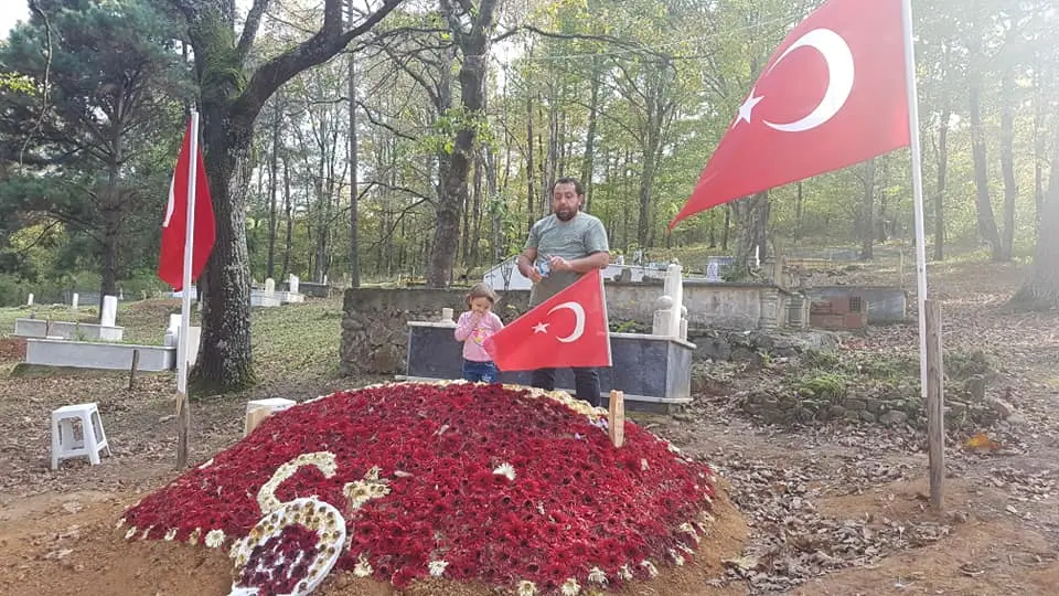 Haber: Erdoğan; Şehit Mezarlarına Bayrak Dikilsin - Galeri-1