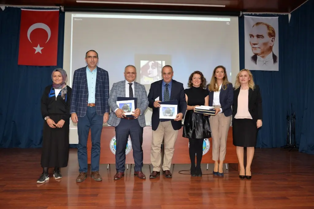 Haber: Hendek’te Değişen Dünyada Gençler Ve Ruh Sağlığı Paneli - Galeri-3