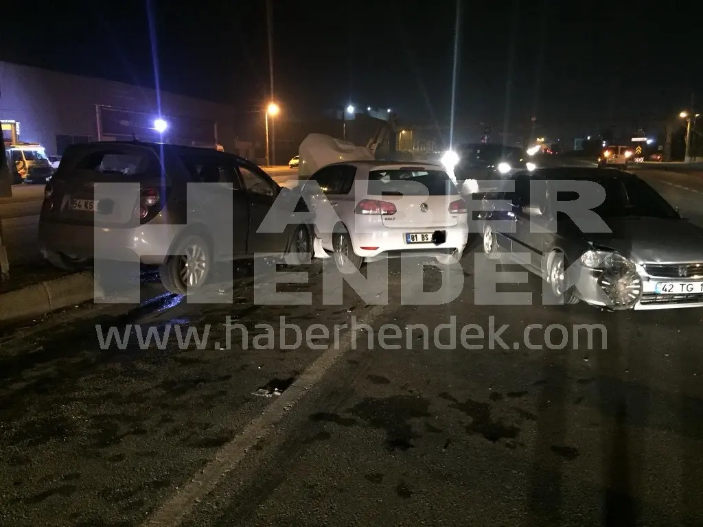 Haber: Aynı Kavşakta Yine Kaza Dört Yaralı - Galeri-1