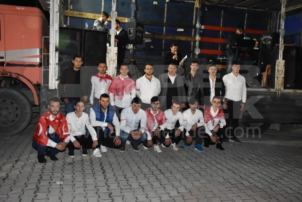 Haber: Genç Karadenizliler Askerlerini Uğurladı - Öne Çıkan