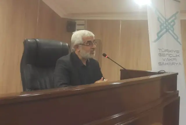 Yazar Mavi ve Kırmızı’yı Anlattı