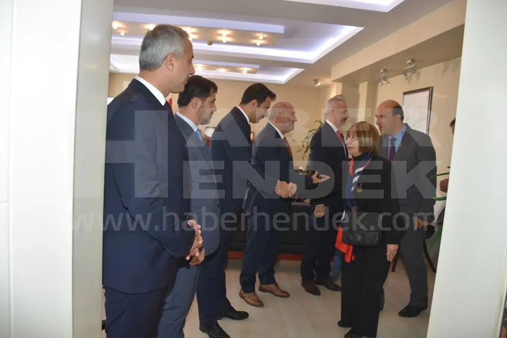 Haber: Hendek’te Cumhuriyet Bayramı Coşku İle Kutlandı - Galeri-2